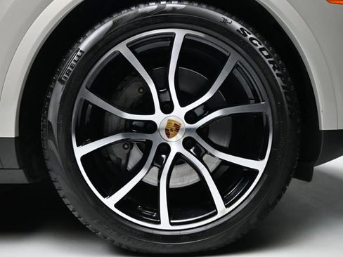 Used 2021 Porsche Cayenne S image 45