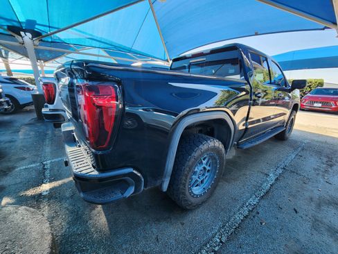 Used 2022 GMC Sierra 1500 AT4 w/ AT4 Premium Package AWD/4WD image 4