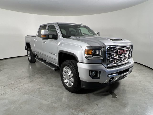 Used 2018 GMC Sierra 2500 Denali w/ Duramax Plus Package AWD/4WD image 2