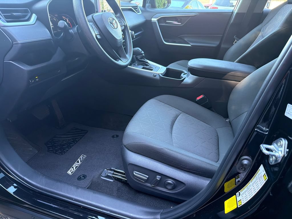 Used 2023 Toyota RAV4 XLE w/ Convenience Package FWD image 9
