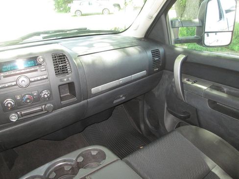 Used 2010 Chevrolet Silverado 3500 LT w/ Exterior Plus Package AWD/4WD image 19