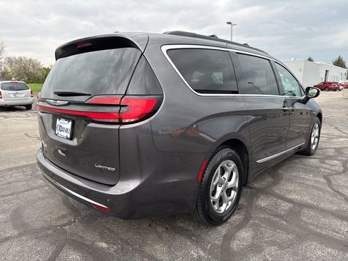 Used 2023 Chrysler Pacifica Limited image 8