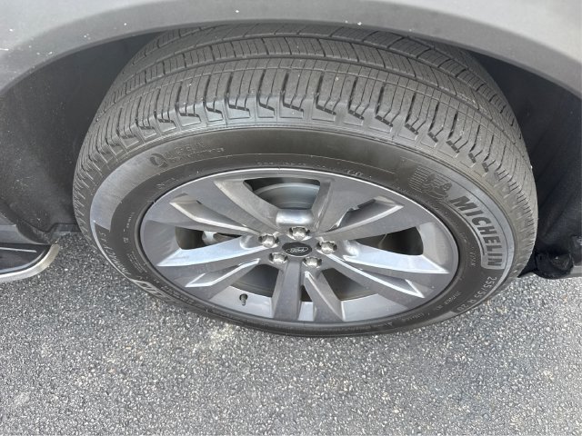 Used 2023 Ford Explorer XLT w/ Equipment Group 202A AWD/4WD image 16