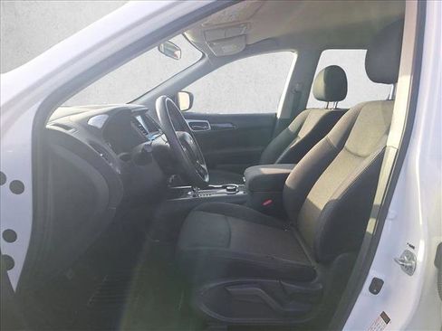 Used 2017 Nissan Pathfinder S image 10