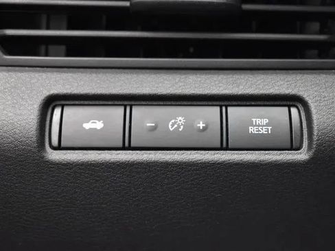 Used 2025 Nissan Altima 2.5 SV FWD image 21