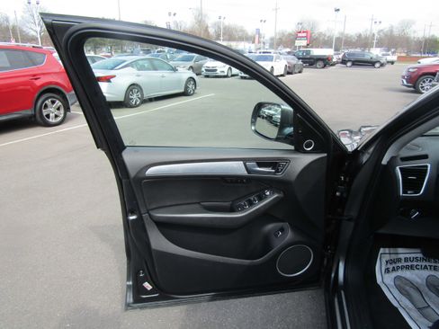 Used 2017 Audi Q5 2.0T Premium Plus w/ Technology Package image 10