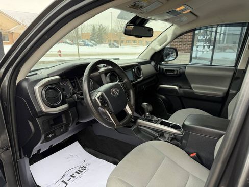Used 2019 Toyota Tacoma SR image 14