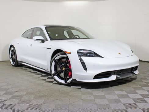 Used 2020 Porsche Taycan Turbo image 9