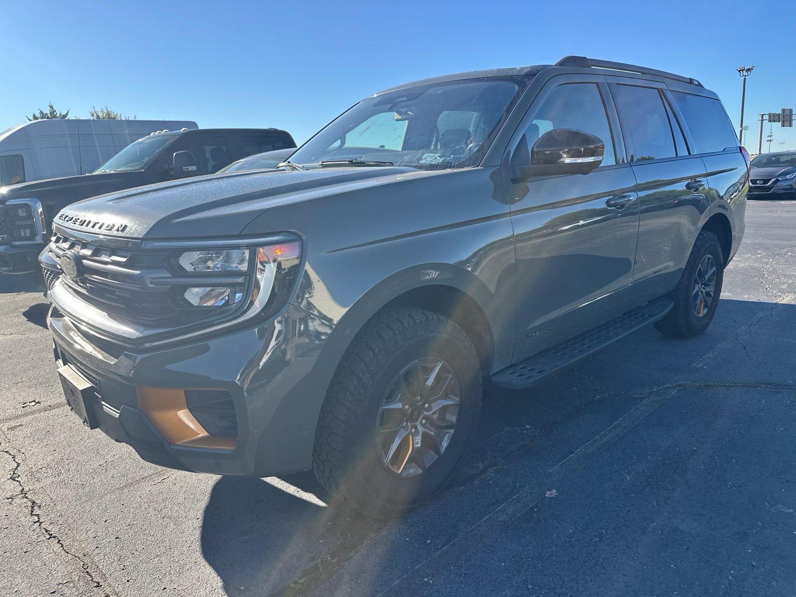 Used 2025 Ford Expedition Tremor AWD/4WD image 1