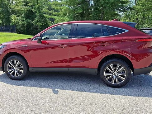 Used 2021 Toyota Venza LE AWD/4WD image 6