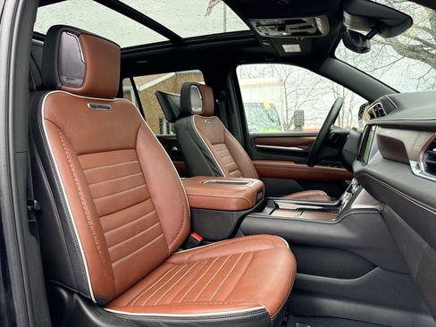 Used 2024 GMC Yukon Denali Ultimate image 28
