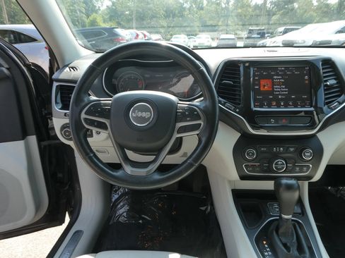Used 2019 Jeep Cherokee Limited FWD image 13