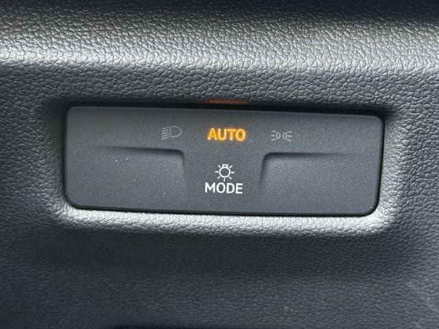 Used 2026 Volkswagen Tiguan SE FWD image 21