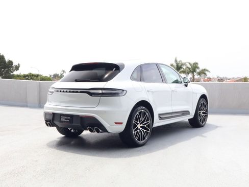 Certified 2025 Porsche Macan image 9