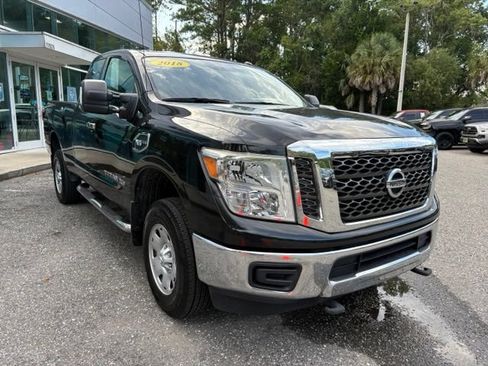 Used 2018 Nissan Titan SV AWD/4WD image 7