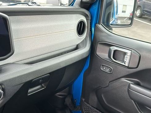 Used 2024 Jeep Wrangler Unlimited image 20