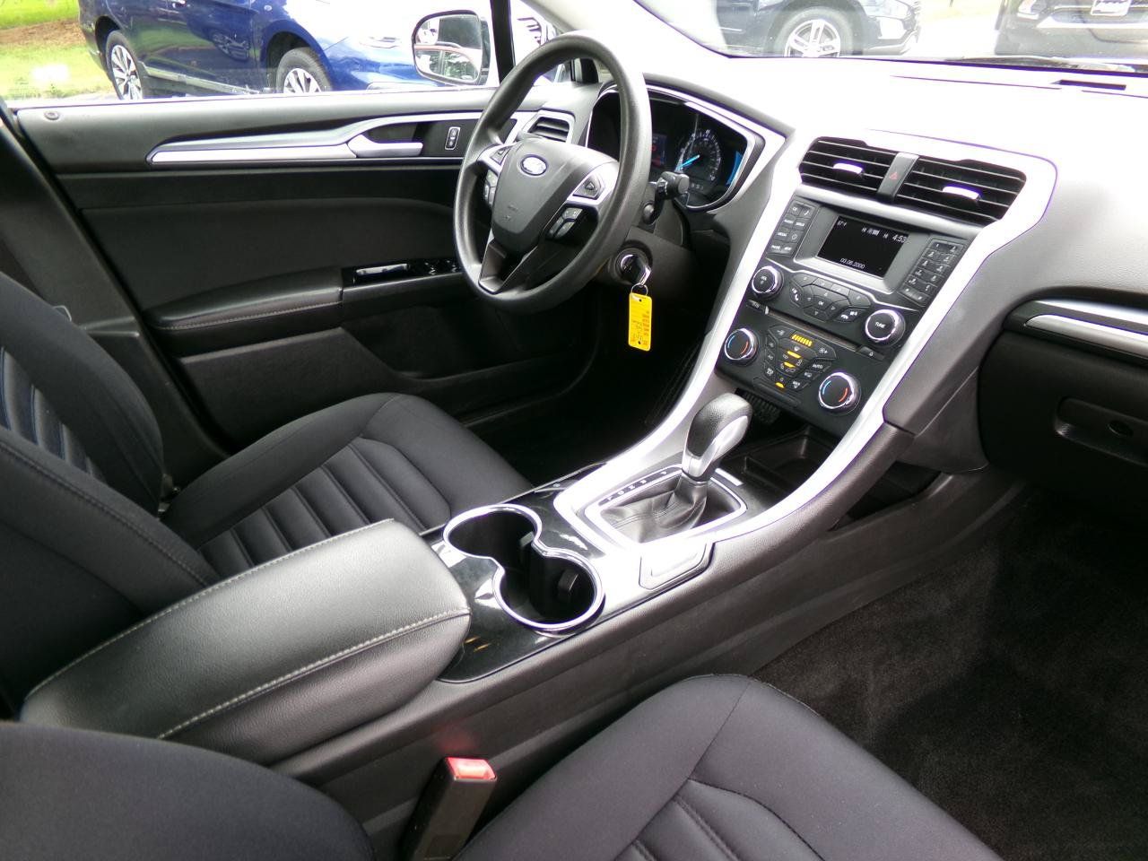 Used 2014 Ford Fusion SE FWD image 32