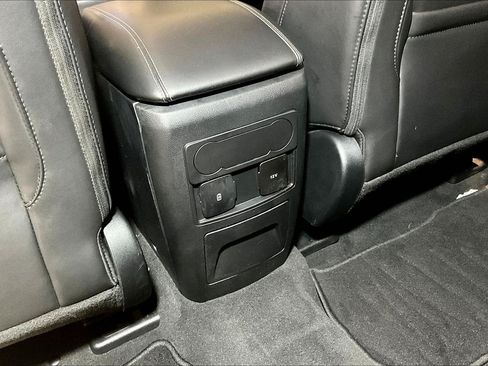 Used 2022 Ford Explorer XLT w/ Equipment Group 202A AWD/4WD image 11