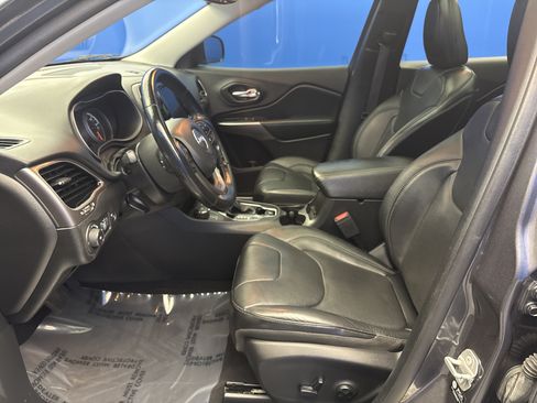 Used 2021 Jeep Cherokee Limited w/ Elite Package AWD/4WD image 12
