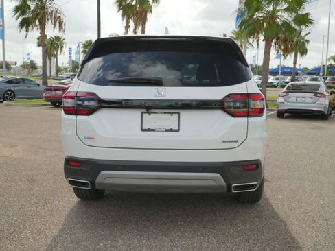 Used 2024 Honda Pilot Touring image 6