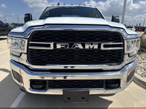 Used 2024 RAM 2500 Tradesman w/ Chrome Appearance Group AWD/4WD image 2