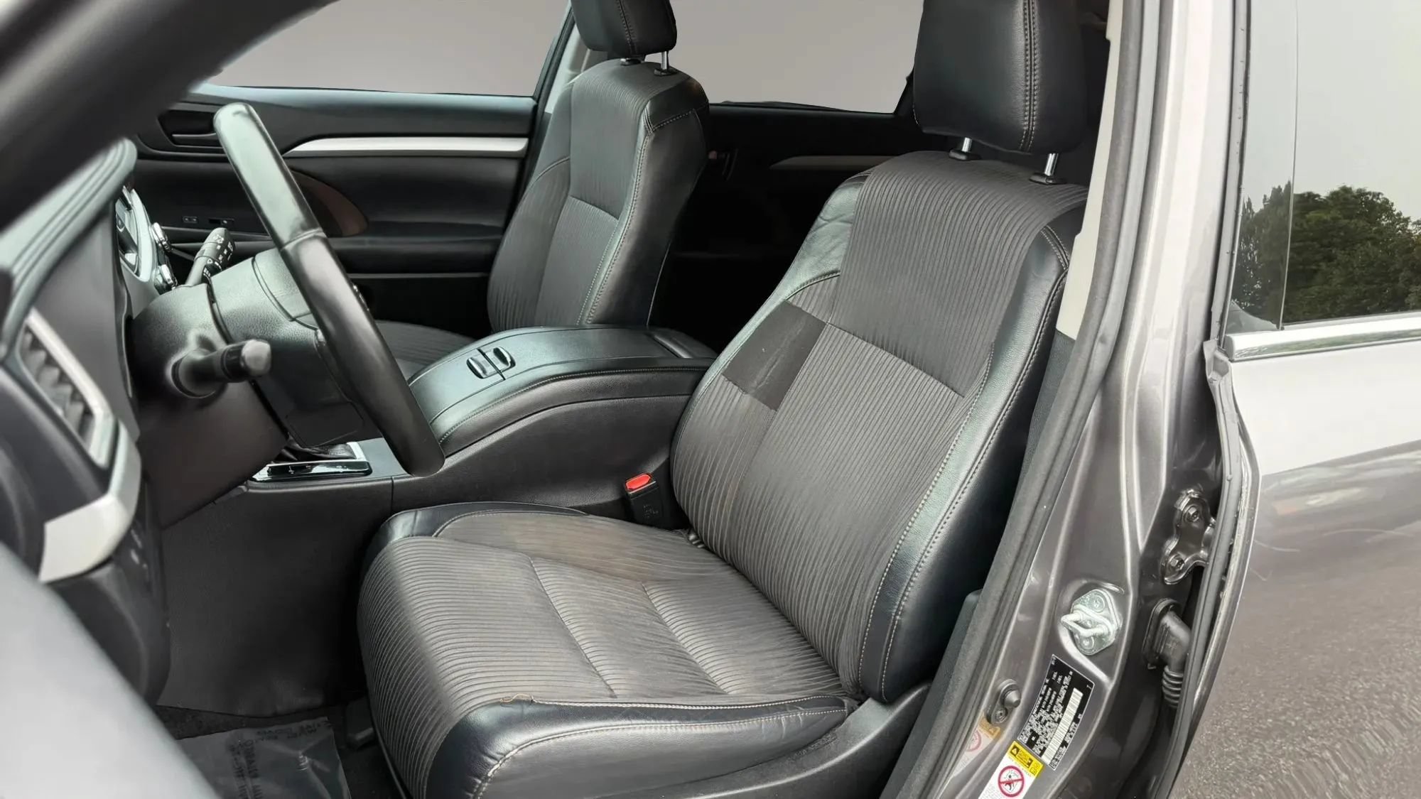 Used 2017 Toyota Highlander Plus AWD/4WD image 10