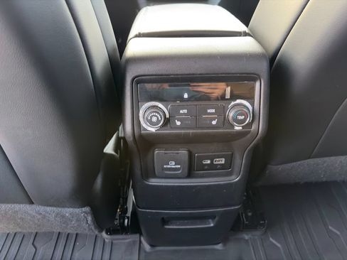 Used 2022 GMC Acadia Denali w/ Denali Technology Package FWD image 14