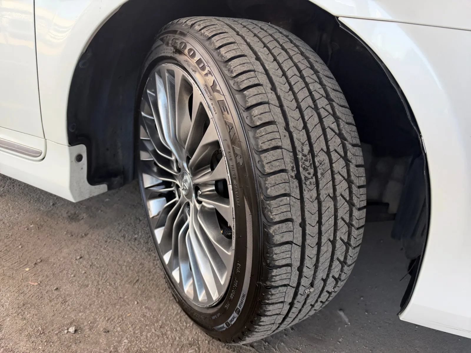Used 2011 Toyota Avalon FWD image 37