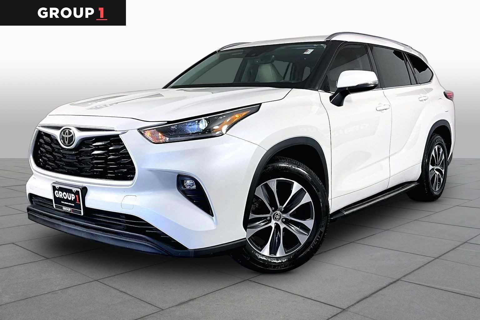 Used 2021 Toyota Highlander XLE FWD image 1