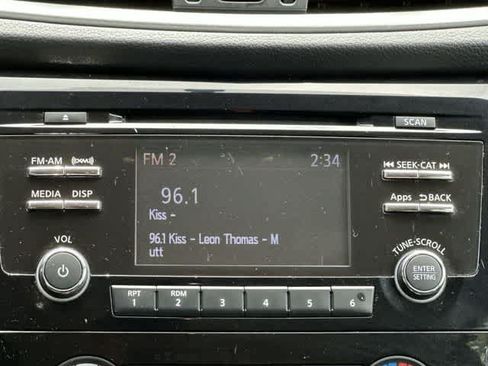 Used 2016 Nissan Rogue S AWD/4WD image 10