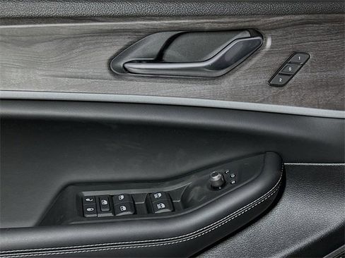 New 2025 Jeep Grand Cherokee Limited w/ Luxury Tech Group II image 12