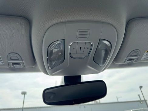 Used 2019 Jeep Compass Limited image 29