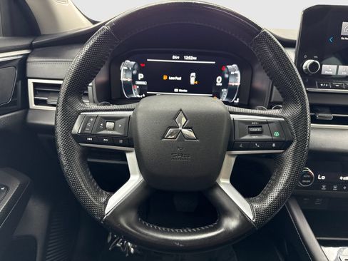 Used 2023 Mitsubishi Outlander SE AWD/4WD image 19