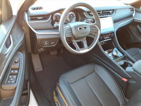 New 2025 Jeep Grand Cherokee Limited w/ Black Appearance Package image 14