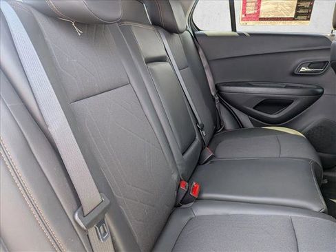 Used 2022 Chevrolet Trax LT w/ Sport Edition image 17