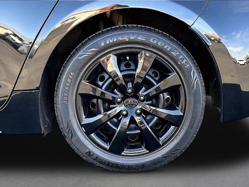 Used 2021 Toyota Corolla LE image 8