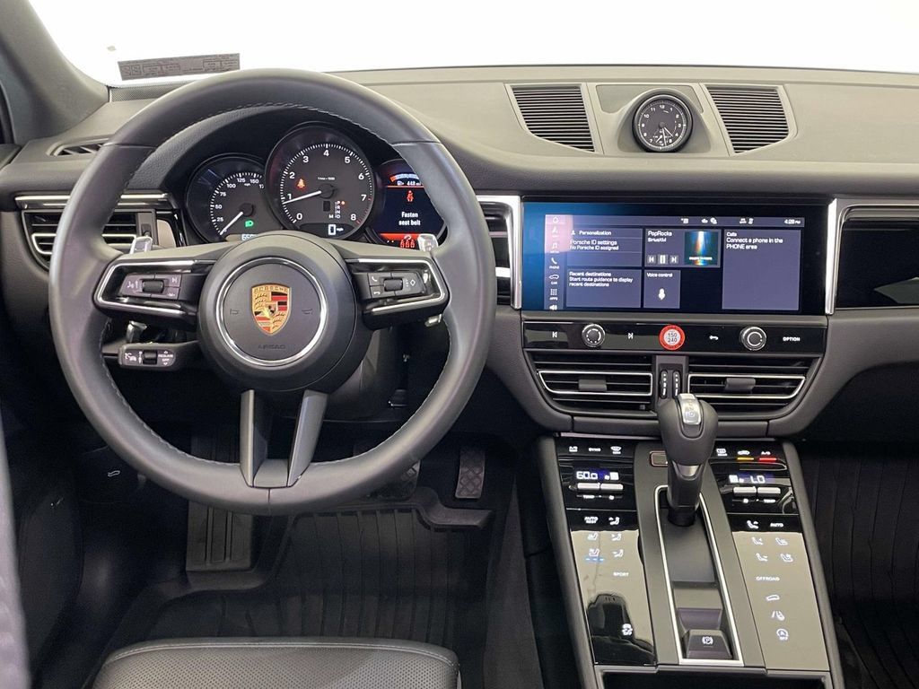 Certified 2026 Porsche Macan AWD/4WD image 27