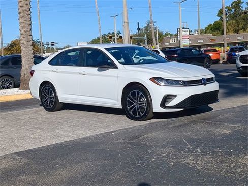 Certified 2025 Volkswagen Jetta Sport image 2