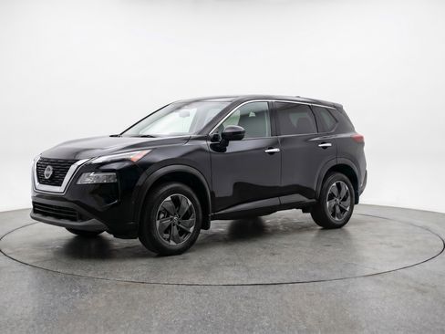 Used 2025 Nissan Rogue SV AWD/4WD image 3