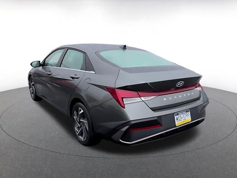 Used 2025 Hyundai Elantra SEL image 11