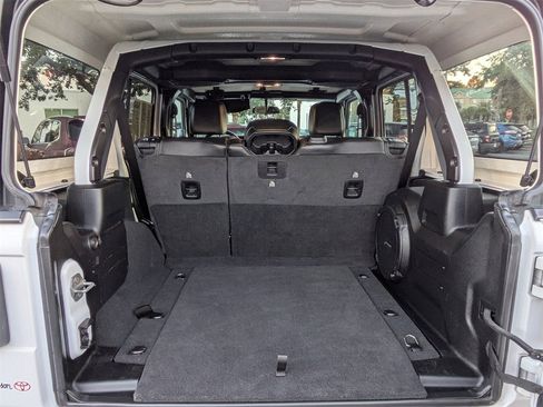 Used 2020 Jeep Wrangler Unlimited Freedom Edition image 13