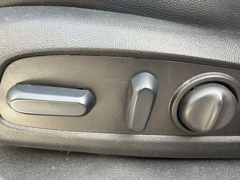 Used 2024 GMC Terrain SLT image 17