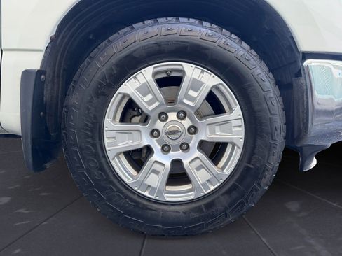 Used 2017 Nissan Titan SV image 14