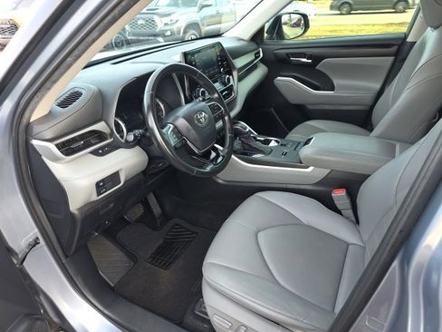 Used 2020 Toyota Highlander XLE image 8