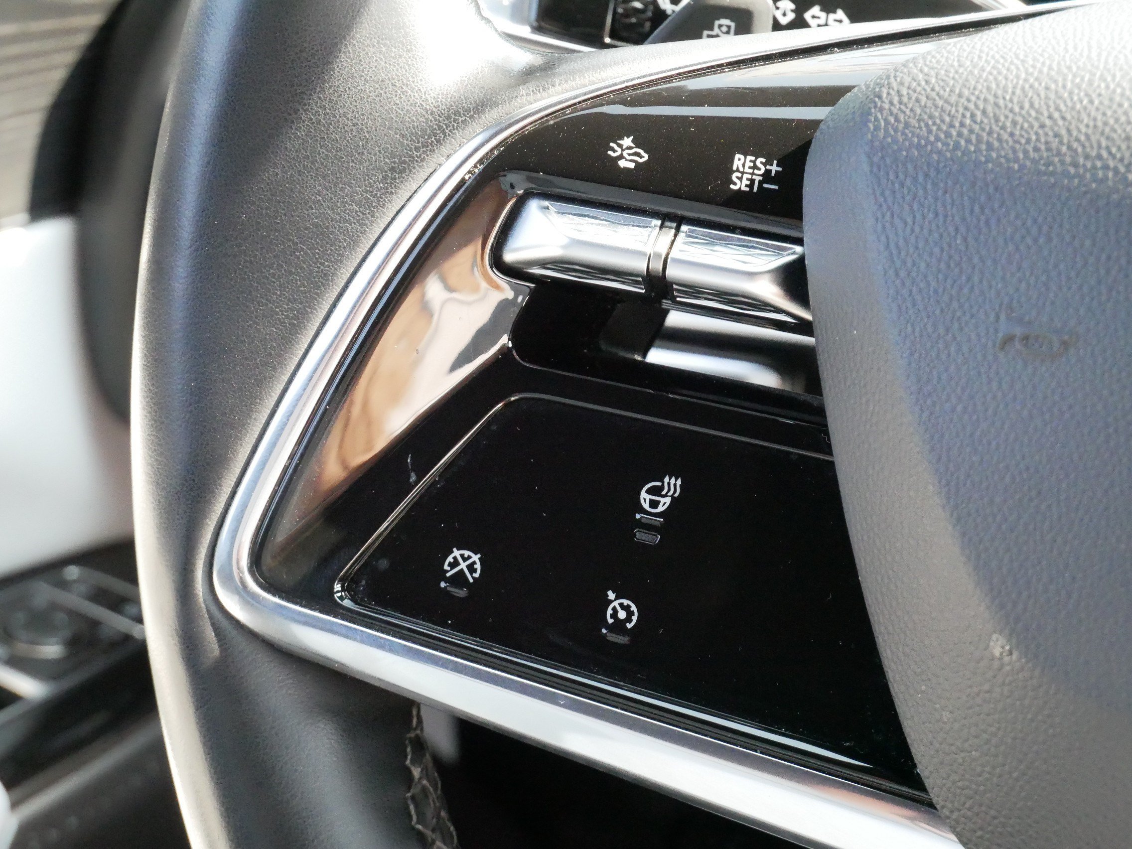Used 2024 Cadillac Lyriq Sport RWD image 27