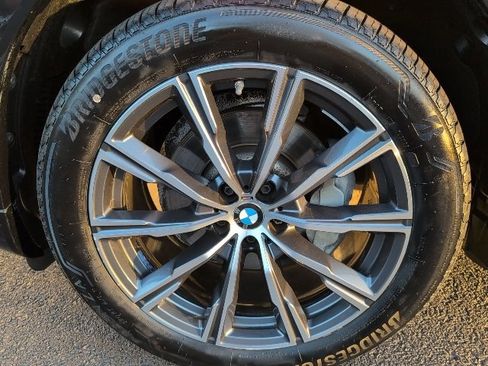 Certified 2023 BMW X6 xDrive40i w/ Executive Package image 10