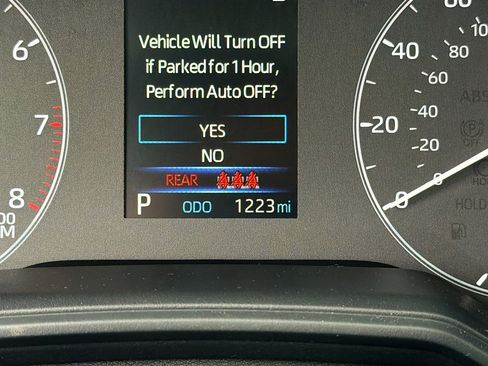 Used 2025 Toyota Corolla LE w/ Convenience Package image 38