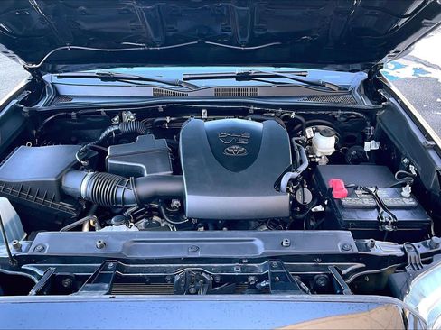 Used 2023 Toyota Tacoma 4x4 Double Cab image 29