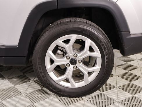 Used 2025 Jeep Compass Latitude image 17