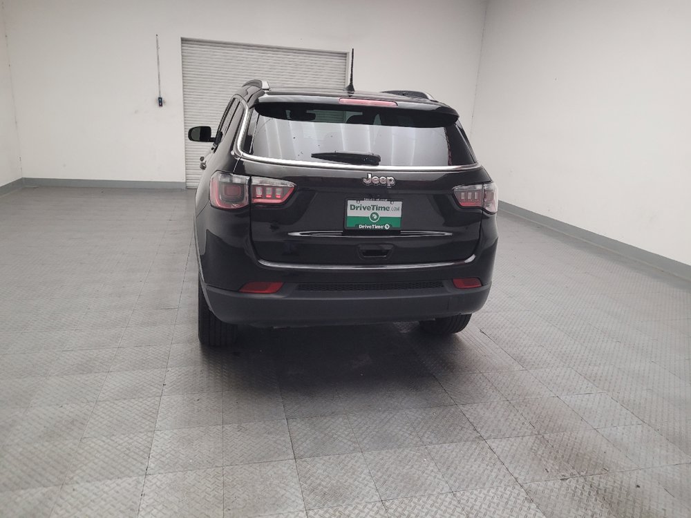 Used 2025 Jeep Compass Latitude w/ Sun & Sound Group AWD/4WD image 6